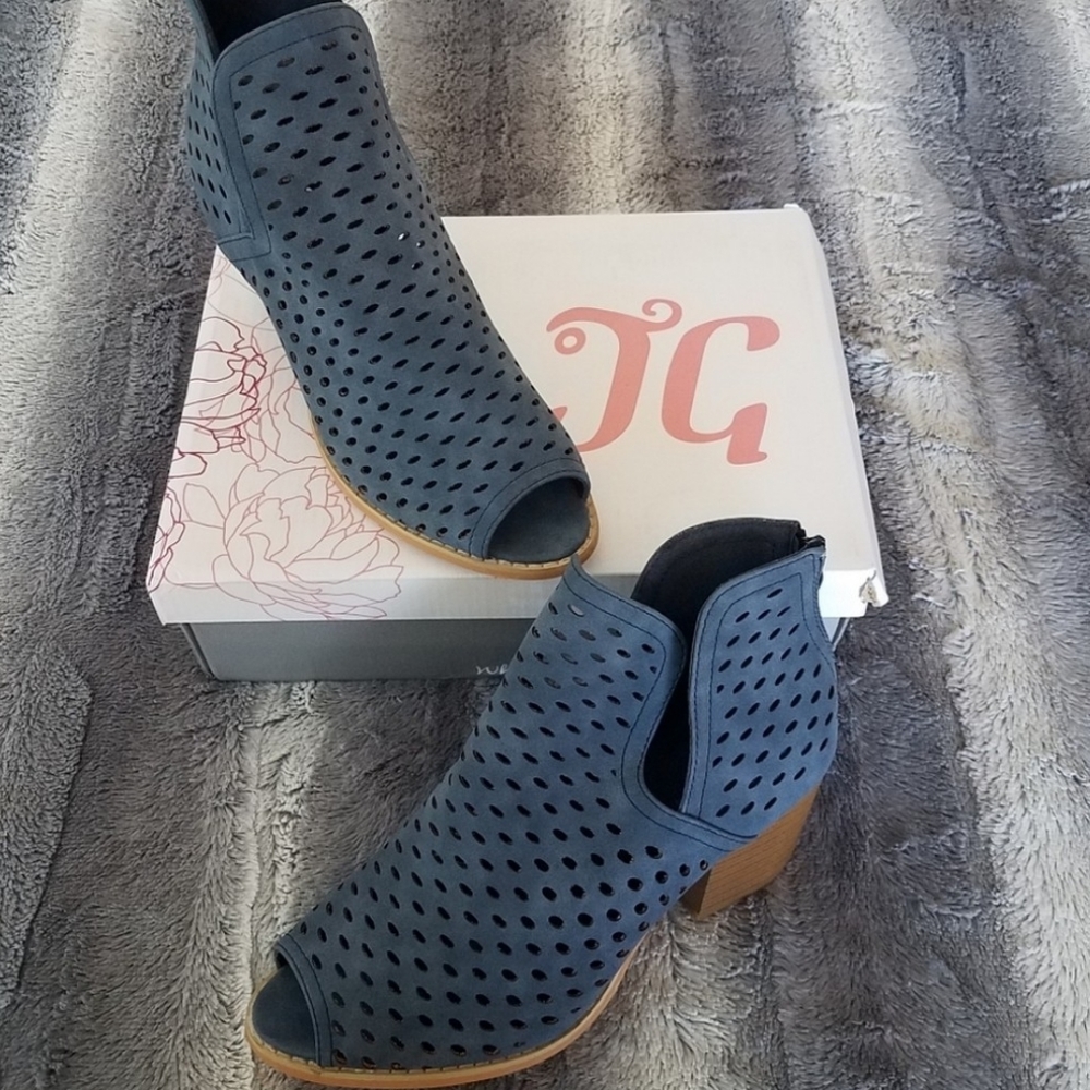 Open Toe Wide Ankle Booties NWT size 9.5